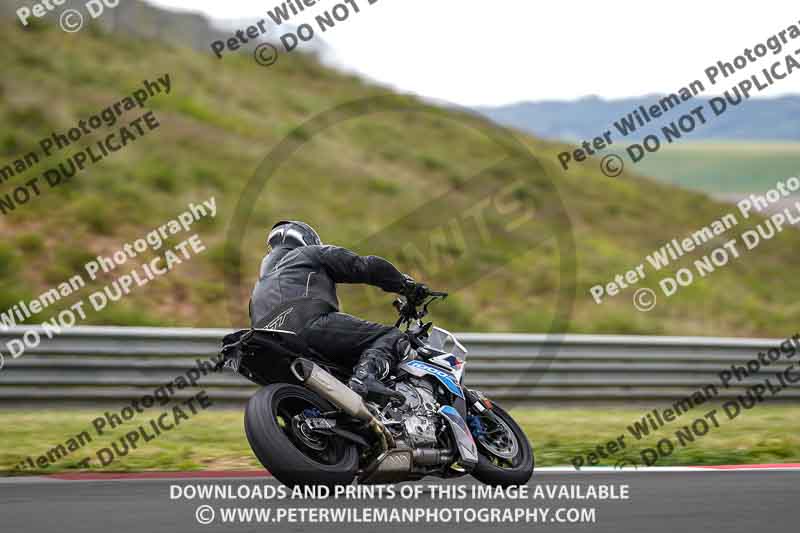 cadwell no limits trackday;cadwell park;cadwell park photographs;cadwell trackday photographs;enduro digital images;event digital images;eventdigitalimages;navarra;no limits trackdays;peter wileman photography;racing digital images;trackday digital images;trackday photos